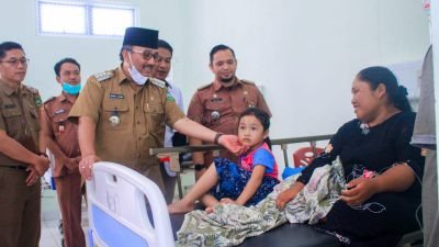 Warga Bahagia Padang Gelugur Keracunan Massal, Bupati Pasaman Jamin Biaya Berobat