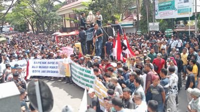Minta Kejelasan Tambang Minyak Rakyat, Kantor Gubernur Sumsel Dikepung Ribuan Massa