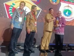 Pemkab Bantaeng Terima Penghargaan UHC ke-5