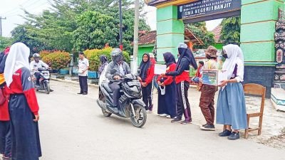 Siswa Siswi SMAN 1 Banjit Way Kanan Bersama Dewan Guru Adakan Open Donasi Bantu Korban Musibah Banjir dan Longsor