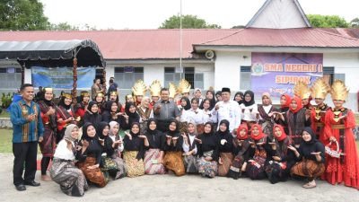 Bupati Dolly Hadiri Pelepasan Siswa SMAN 1 Sipirok Tapanuli Selatan