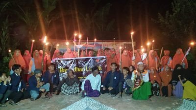 Unik..!! Menyambut Ramadhan 1444 H, Pos Taman Lansia Barokah Desa Wonosari Bondowoso Adakan Pawai Obor Lansia