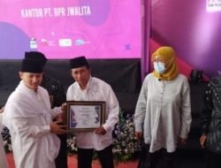 Bupati Trenggalek Membuka Peresmian Kantor BPR Baru