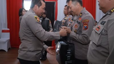Kapolda Jatim Beri Apresiasi Sejumlah Personel Polres Jember