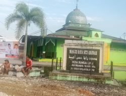 Spanduk Syahrul Aidi Terpampang di Pagar Masjid, Begini Kata Bawaslu Kampar