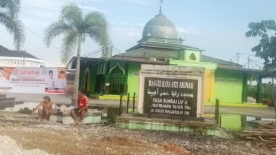 Spanduk Syahrul Aidi Terpampang di Pagar Masjid, Begini Kata Bawaslu Kampar