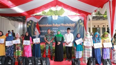 Gubernur Khofifah Bagikan Zakat Produktif di Batu Ampar Pamekasan, Harapkan Pelaku Usaha Ultra Mikro Terlindungi dari Jeratan Rentenir