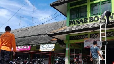 Sebagian Bangunan Pasar Lama Bojonegoro Ambrol, Pemkab Imbau Pedagang Agar Selalu Waspada