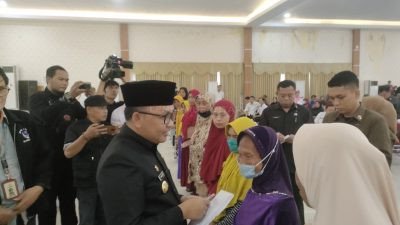 744 Keluarga Miskin di Bantaeng Tersentuh Bantuan, Ilham Azikin: Tidak Boleh Ada Warga yang Bersoal dengan Pangan