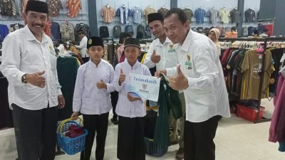 Bantu Sesama, Baznas Kabupaten Blitar Belanjakan Pakaian Baru untuk 153 Anak Yatim Piatu