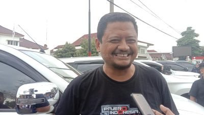Memanfaatkan Momen Ramadhan, Pajero Club Indonesia Bersatu Lumajang Bagi-bagi Takjil