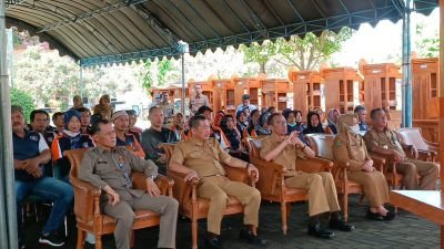 Disperindag Magetan Serahkan Bantuan Gerobak untuk PK5 Alun-alun