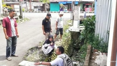 Keluhan Warga Terobati, Wakil DPRD Pasaman Ukur Drainase yang Rusak