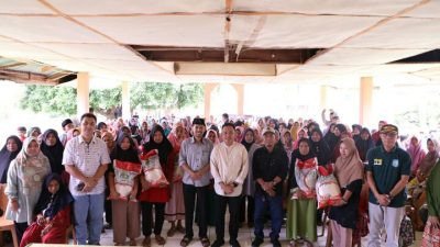 Bupati Bantaeng Kembali Salurkan Bantuan Sosial Pangan Kepada 689 KPM di Tiga Desa