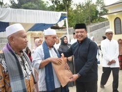 Bupati Tapsel Sebut Ramadhan Mengajarkan untuk Saling Berbagi