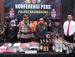 Jelang Idul Fitri 1444 H, Forkopimda dan Polres Bojonegoro Musnahkan Miras dan Knalpot Brong
