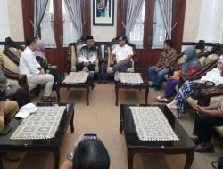 Bupati Bondowoso Sambut Kedatangan Artis Ibu Kota Uya Kuya