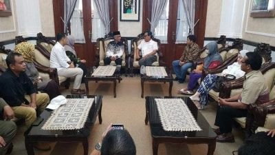 Bupati Bondowoso Sambut Kedatangan Artis Ibu Kota Uya Kuya