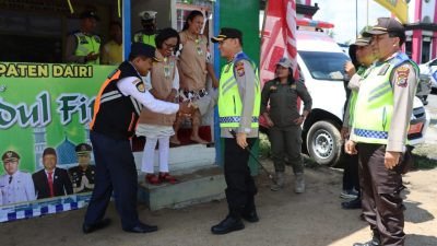 Kapolres Dairi Cek Pos Pam dan Pos Yan Lebaran Serta Berikan Bingkisan Mamin Kepada Personil