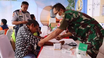 Kodim 0711 Pemalang Bersama Klinik Pratama 11 Berikan Suntikan Vitamin C Gratis ke Petugas Pos Pam dan Pemudik