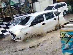 Selokan Sempit, Air Hujan Banjiri Ruas Jalan Desa Curahpoh Bondowoso