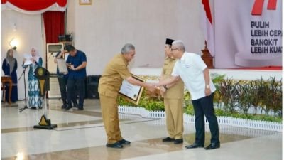 Penghargaan Terbaik Pertama Atas Kinerja Penyaluran Kredit Usaha Rakyat dan Ultra Mikro Tahun 2022 dari DJPb Riau di Terima Pj Bupati Kampar