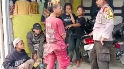 Polisi Memberikan Himbauan Kamtibmas Kepada Anak Punk di Kalipucang Pangandaran