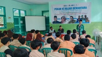 Kepala KUA Membimbing Siswa SMPN 1 Taman Krocok untuk Utamakan Adab dalam Menuntut Ilmu