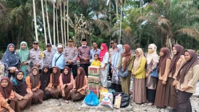 Peduli Korban Kebakaran, Kapolsek Bilah Hilir Berikan Bantuan Sembako dan Kain Sarung