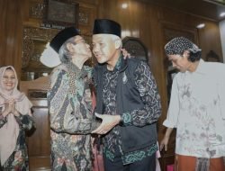 Silaturahmi ke Abah Suyuthi Kendal, Ganjar: Seperti Keluarga, Sambel Terongnya Ngangeni