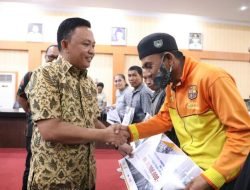 Bupati Ilham Kembali Serahkan Klaim AUTS/K Kepada Peternak di Bantaeng