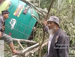 Dua Orang Meninggal Dunia Akibat Mobil Tangki CPO Terjun Kedalam Jurang Flamboyan Tapsel