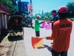 Jumat Berkah, Wartawan Pemalang Kembali Berbagai Nasi Kotak Kepada Abang Becak