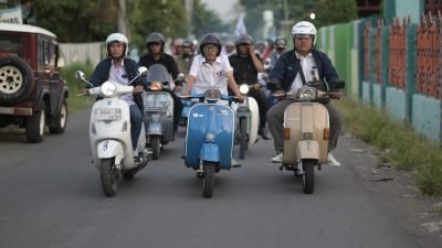 Mengendarai Vespa, Ketua DPD Perindo Pemalang bersama Bacaleg Mendaftar ke KPU