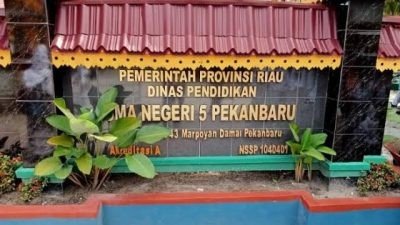Kepsek SMAN 5 Pekanbaru Bantah Tudingan Miring Terkait Hibah dan Iuran Perpisahan