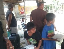 DPD Gerakan Anti Korupsi dan Penyelamatan Aset Negara Jateng Bersama Wartawan Peduli Sosial Pemalang Bagikan Makanan di Jumat Berkah