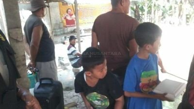 DPD Gerakan Anti Korupsi dan Penyelamatan Aset Negara Jateng Bersama Wartawan Peduli Sosial Pemalang Bagikan Makanan di Jumat Berkah