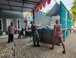 Perum Bulog Bondowoso Serahkan Bantuan 9 Ton Beras ke Satgas TMMD 116