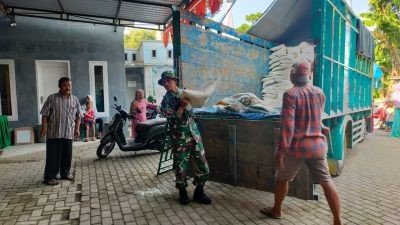 Perum Bulog Bondowoso Serahkan Bantuan 9 Ton Beras ke Satgas TMMD 116