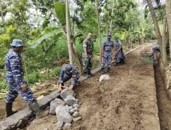 Satgas TMMD 116 Bondowoso Pasang Pondasi Batu untuk Jalan Desa