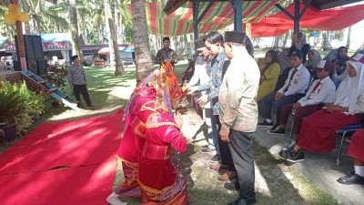 Pelepasan Siswa Siswi SDN 126 dan SMPN 36 PK-LK Kaur Berjalan dengan Meriah