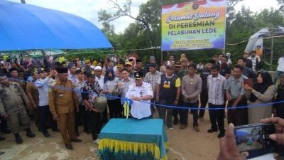 Bupati Pulau Taliabu Resmikan Pelabuhan di Kecamatan Lede