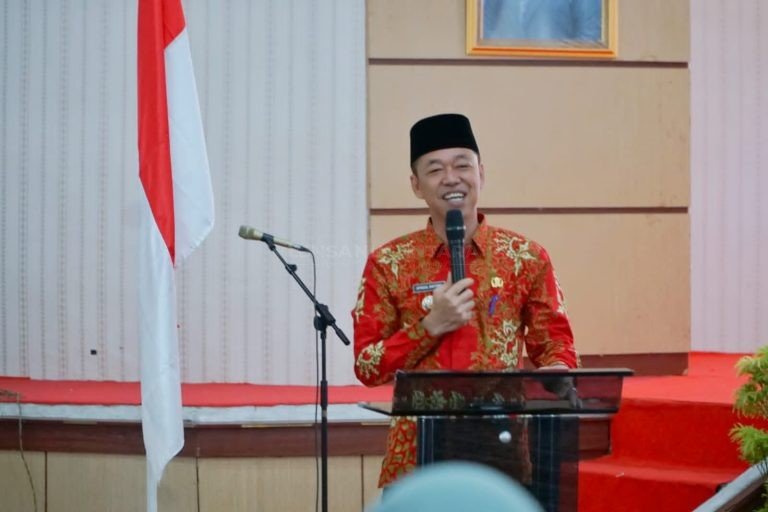 Bupati Afrizal Sintong