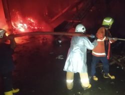 Pabrik Triplek PT. IKP Grujugan Bondowoso Terbakar, Kerugian Diperkirakan Miliaran Rupiah