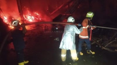 Pabrik Triplek PT. IKP Grujugan Bondowoso Terbakar, Kerugian Diperkirakan Miliaran Rupiah