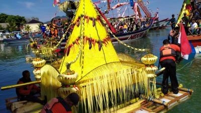 Ada Ritual Adat Tahunan Larung Sembonyo di Kawasan Teluk Pantai Prigi Trenggalek