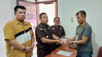 Keluarga Terdakwa BP Serahkan Kekurangan Uang Titipan Dugaan Tipikor Pada Kejari Padang Sidempuan
