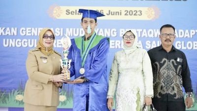 Wakil Bupati Labuhanbatu Hadiri Wisuda Purna Siswa SMK Siti Banun Rantauprapat Tahun Ajaran 2022/2023