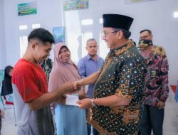 Program Pasaman Peduli, Bupati Benny Utama Serahkan Bantuan Korban Angin Puting Beliung
