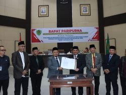 Bupati Dolly dan Ketua DPRD Tapsel Tandatangani Persetujuan Ranperda APBD Tahun Anggaran 2022